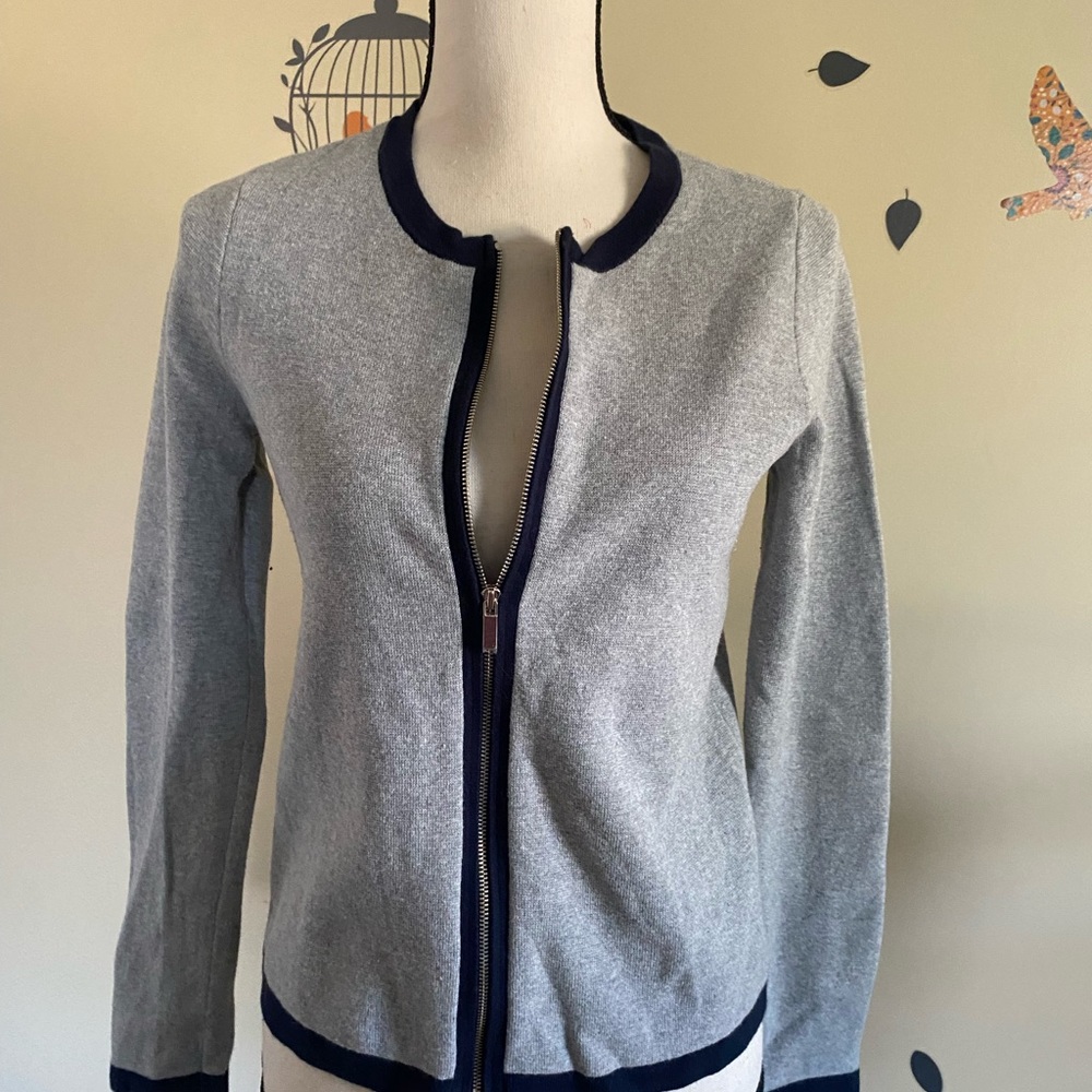 Grey and navy classic cardigan !
